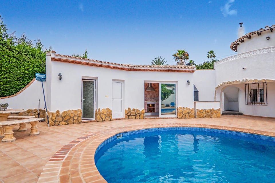 Property building, Kitchen or kitchenette, Pool view, Swimming pool, Open Air Bath, kitchen