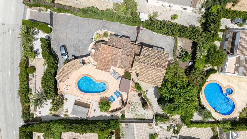 Property building, Bird's eye view, Swimming pool