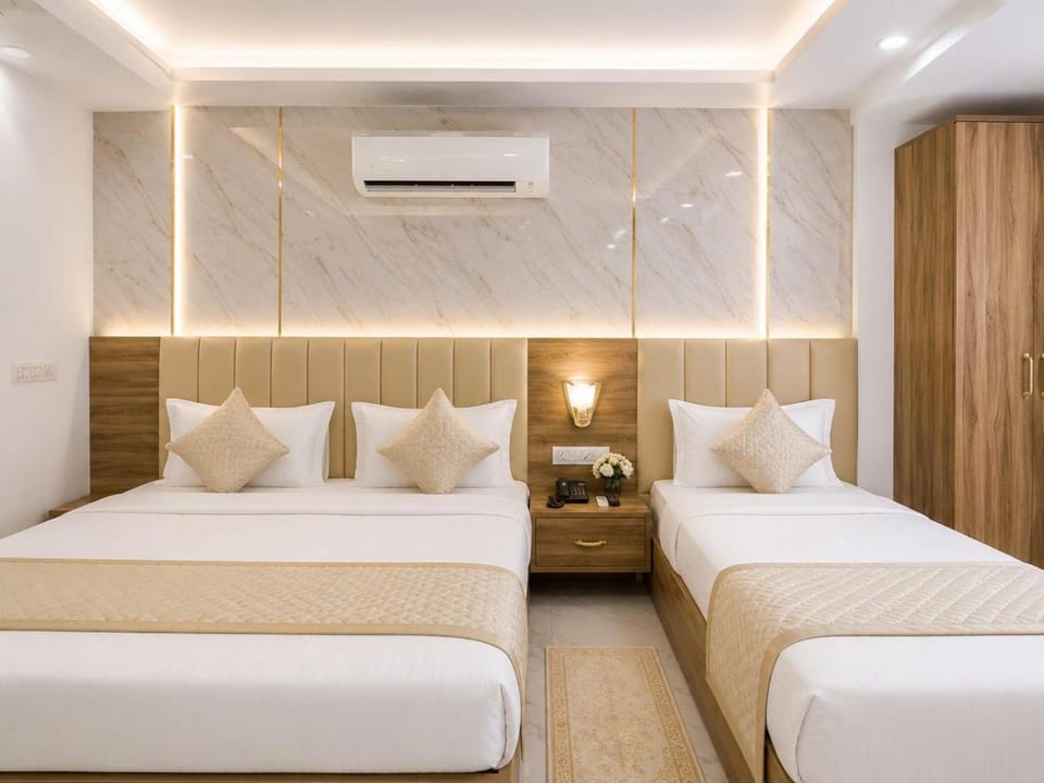 Property building, Bed, Photo of the whole room, Bedroom, air conditioner