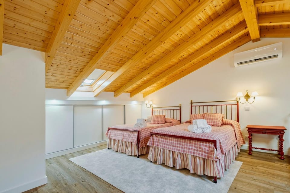 Bed, Bedroom, air conditioner