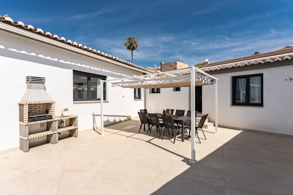 Patio, Day, BBQ facilities, Balcony/Terrace, Balcony/Terrace, Dining area