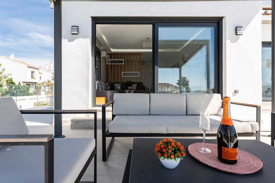 Patio, Day, Balcony/Terrace, Balcony/Terrace, Dining area
