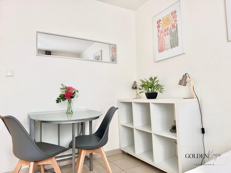 Flowers - Frontalier & Parking Gratuit Apartment in Saint-Julien-en-Genevois