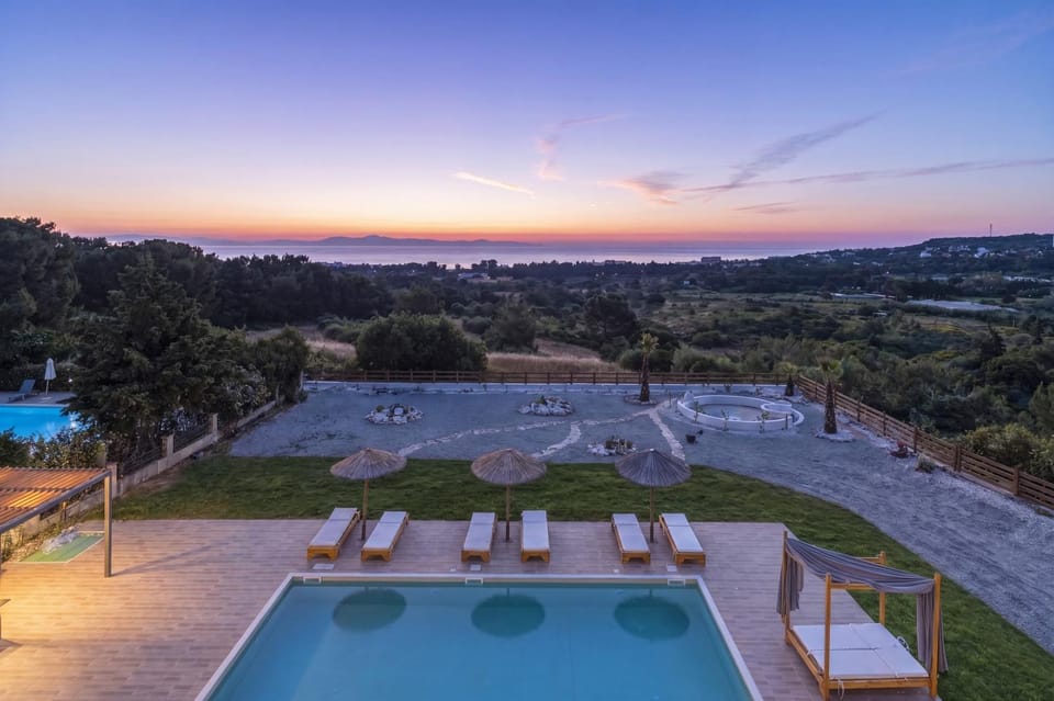 View (from property/room), Sea view, Swimming pool, sunbed