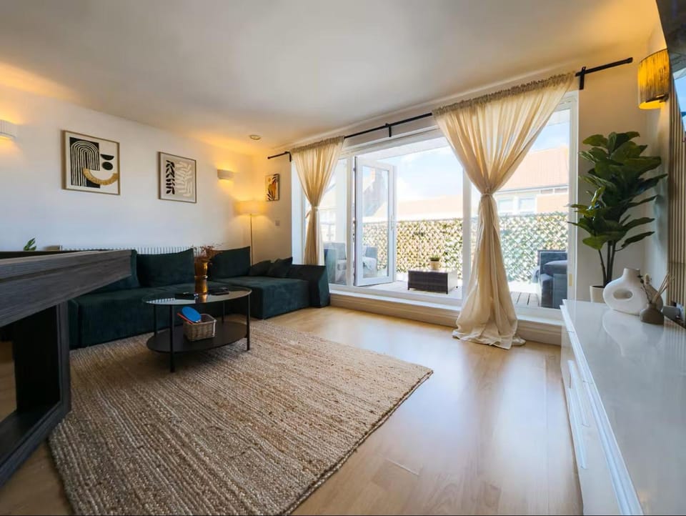 Stylish 2Bedroom Apartment En-Suite & Pool Table Apartment in Portsmouth