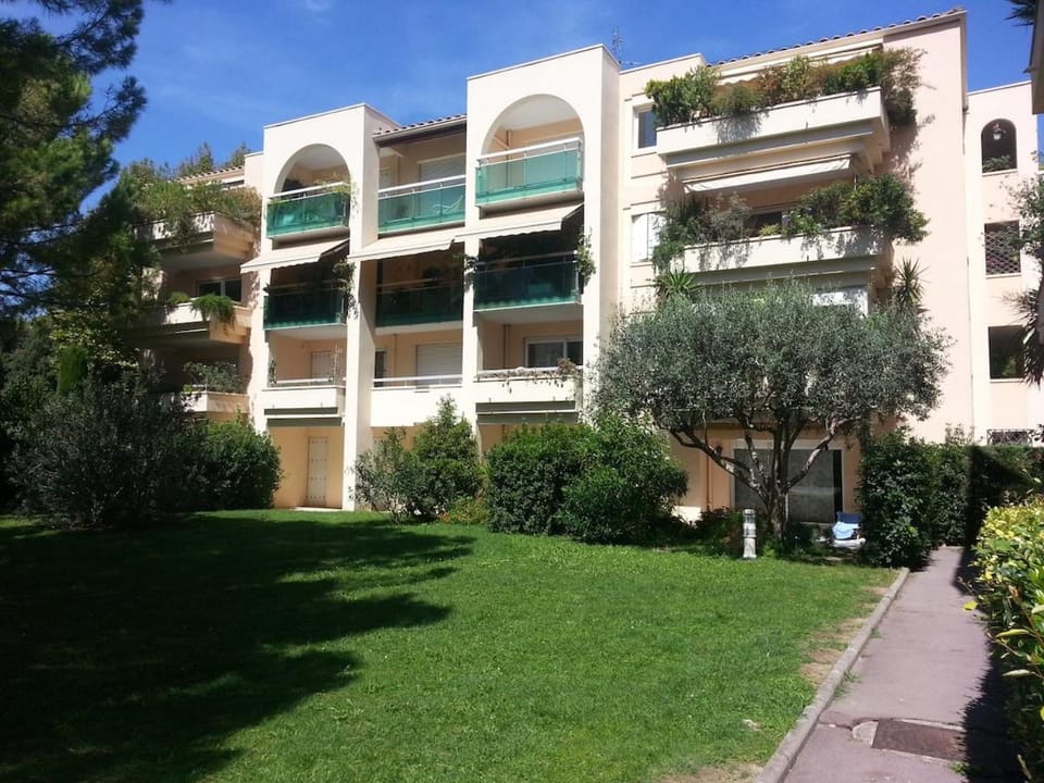 Studio lumineux avec piscine, terrasse et parking privé Apartment in Castelnau-le-Lez