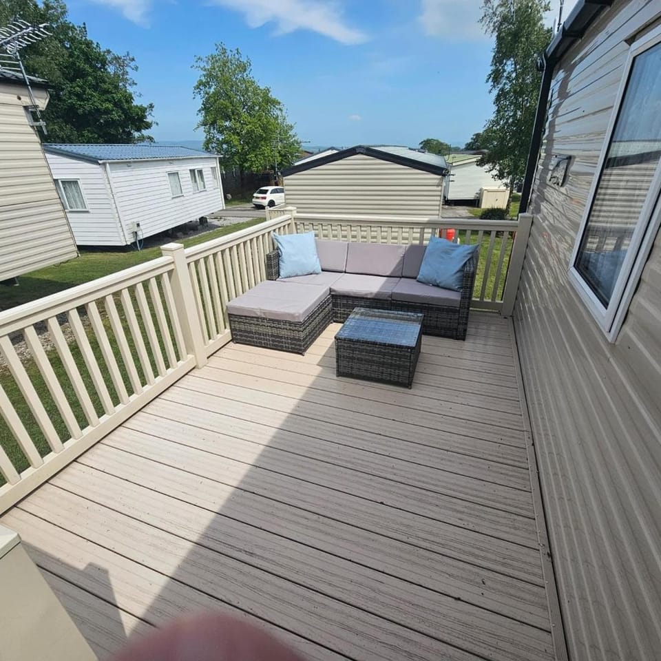 3BR Countryside Caravan up to 7 Guests Chalet in Ribble Valley District