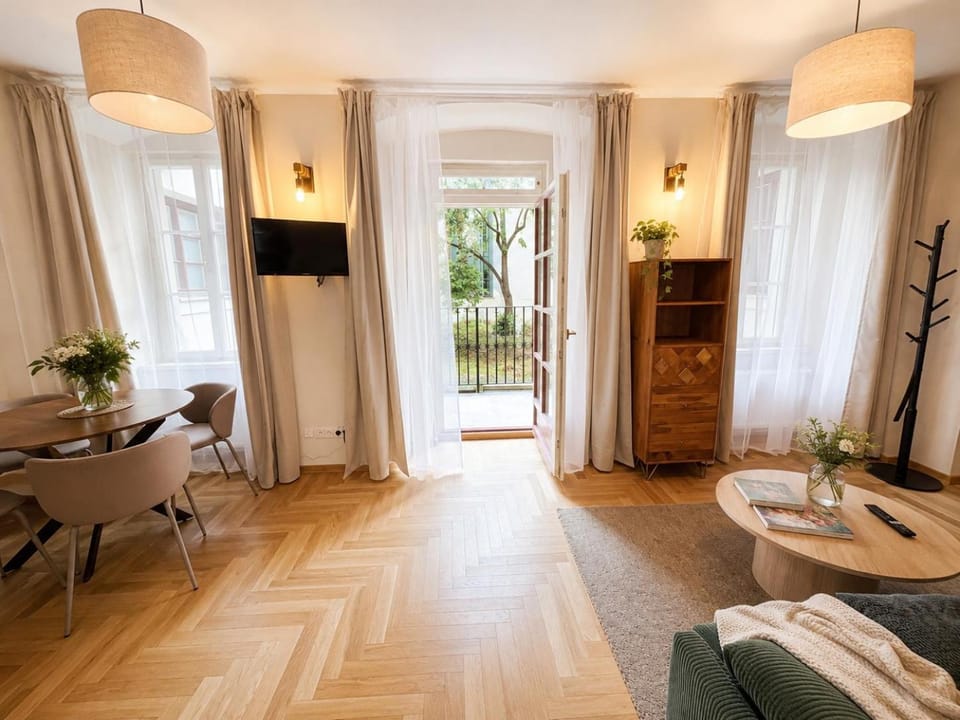 Bed, TV and multimedia, Living room, Seating area, Dining area