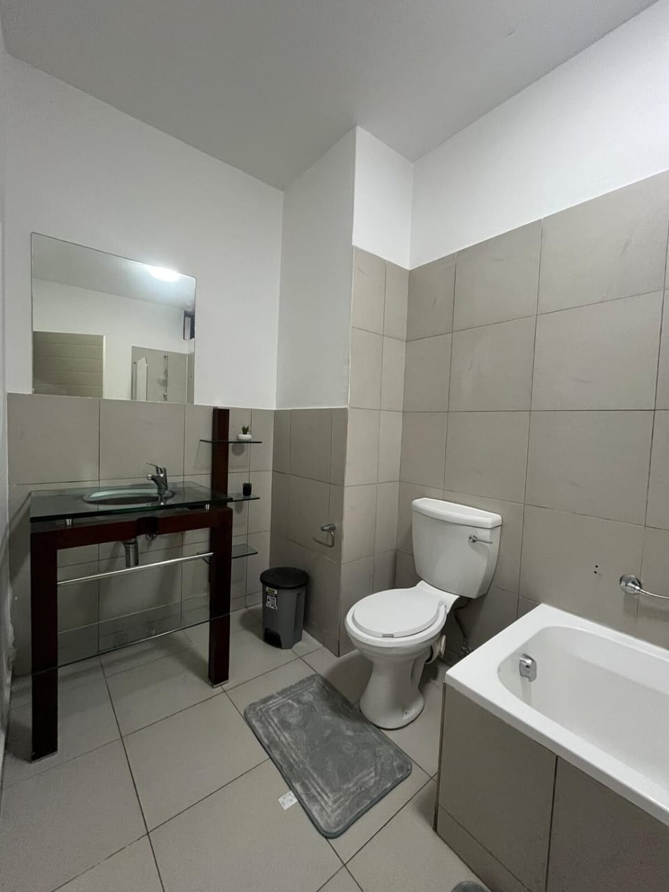 First Tee Prestigious Stay Apartment in Roodepoort