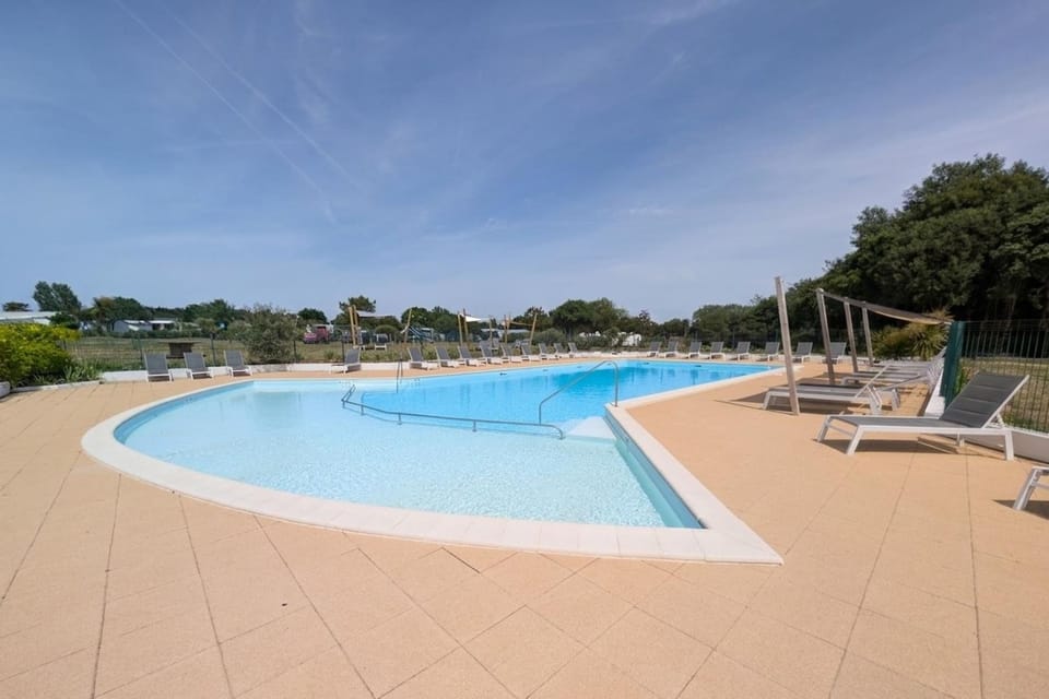 Chalet near the sea with garden and shared pool Chalet in Talmont-Saint-Hilaire
