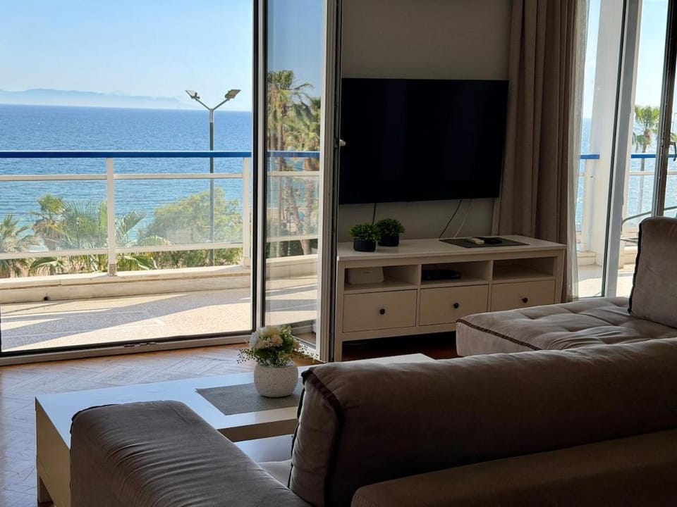 Living room, Location