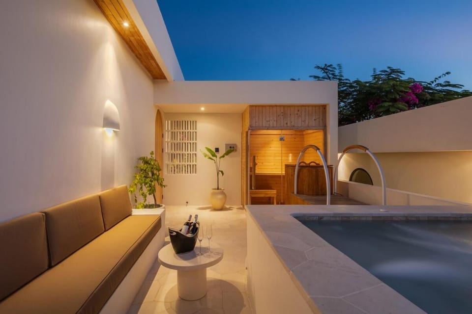 Night, Hot Tub, Sauna, Living room, Seating area