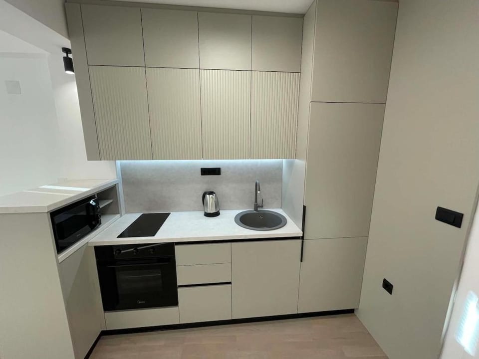 Coffee/tea facilities, Kitchen or kitchenette, microwave, oven, stove