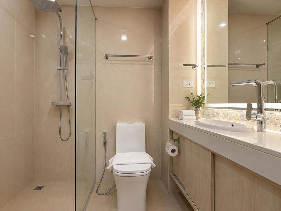 Shower, Toilet, Bathroom, towels