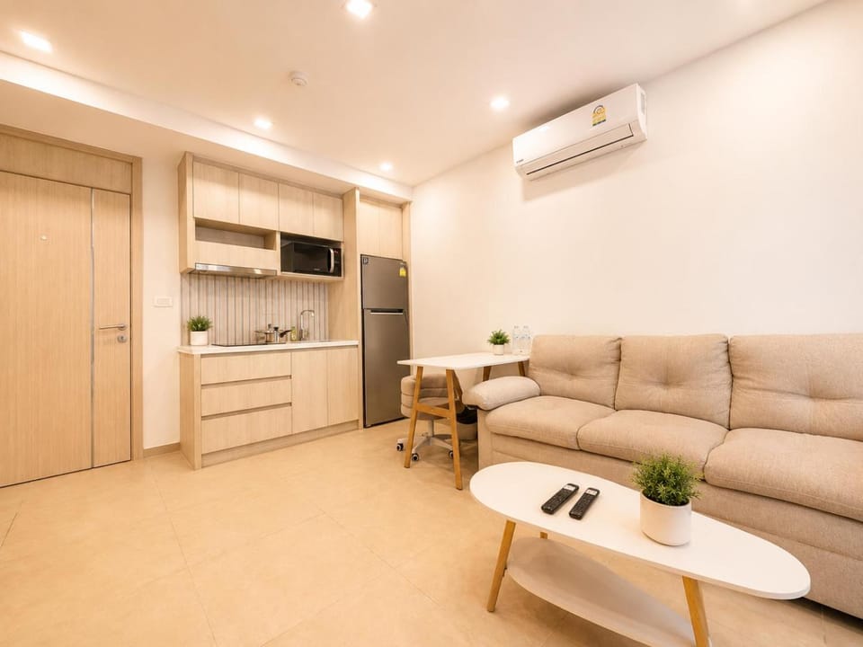 Kitchen or kitchenette, Living room, Seating area, Dining area, air conditioner