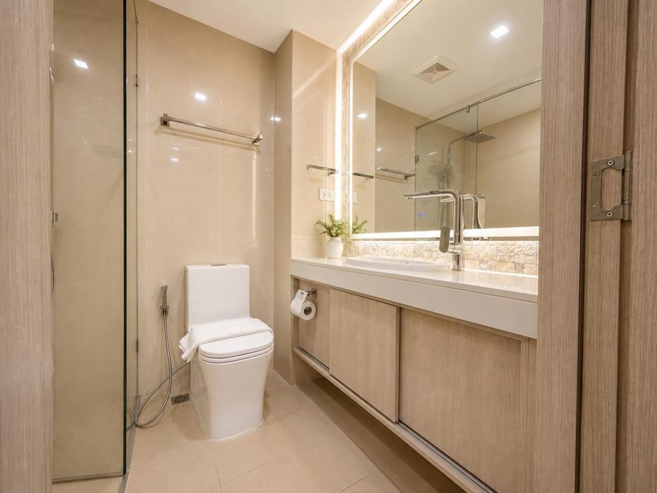 Shower, Toilet, Bathroom, towels