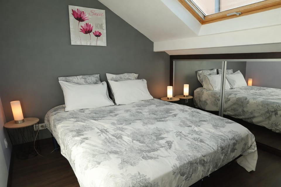 Bed, Photo of the whole room, Bedroom