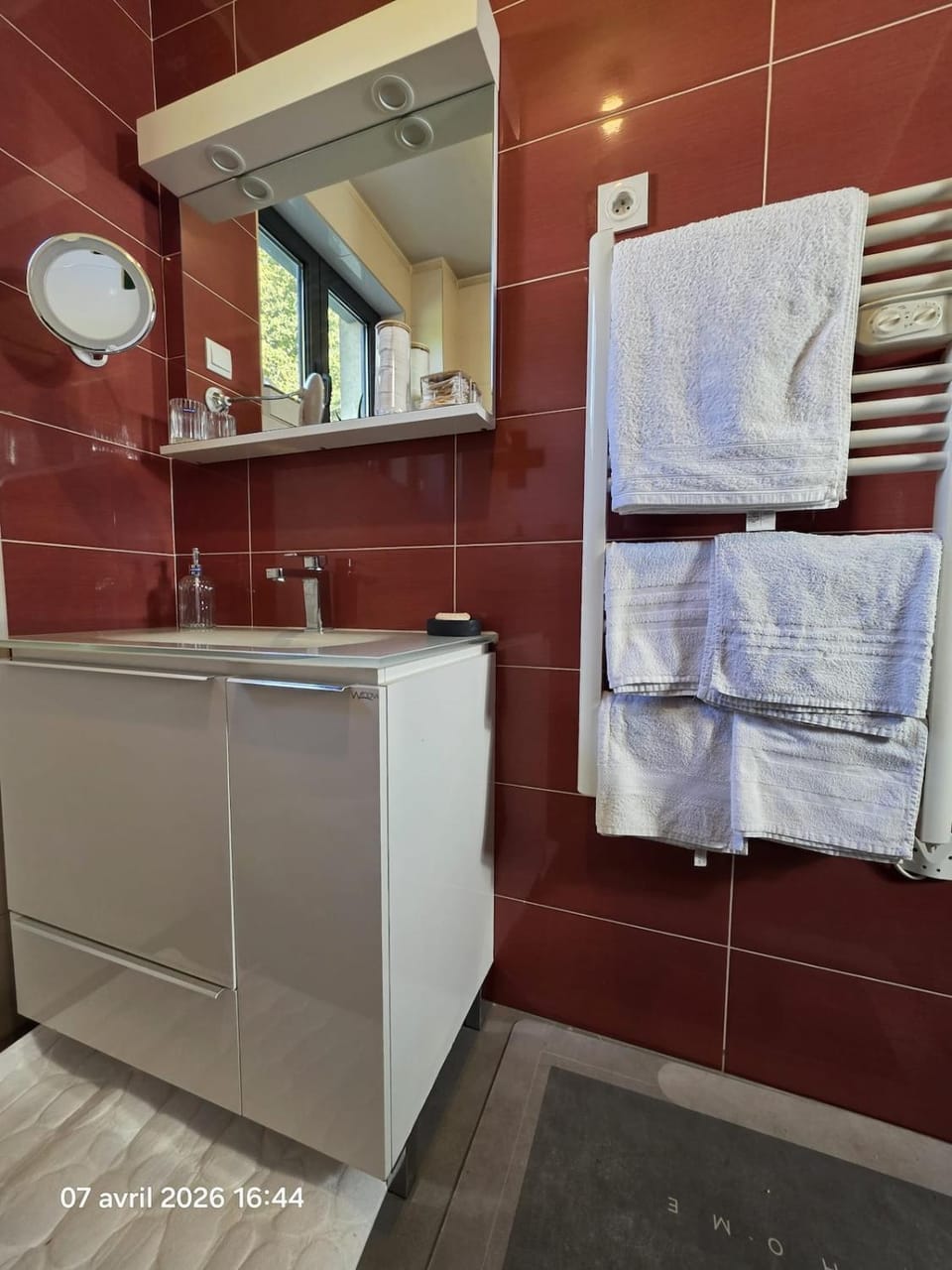 Bathroom, storage, towels