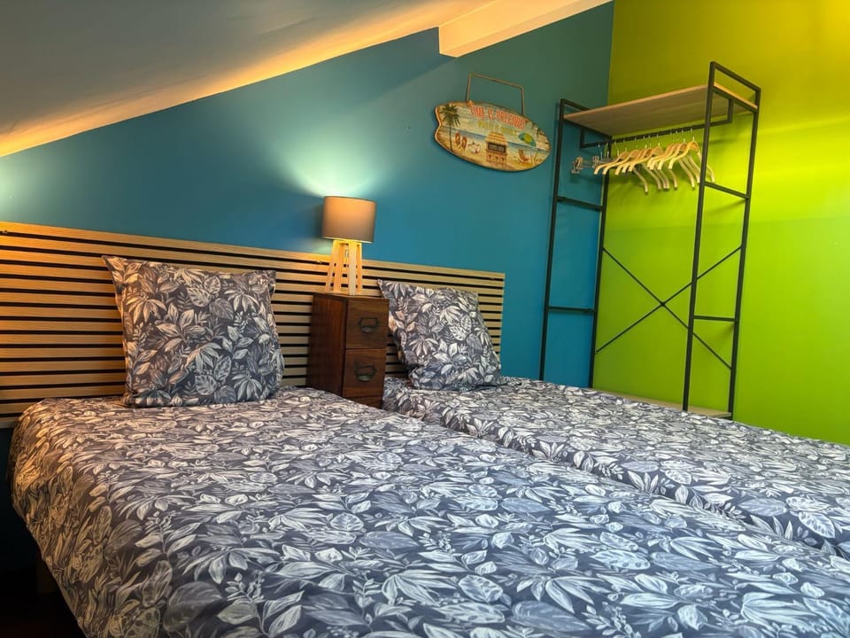 Bed, Photo of the whole room, Bedroom, storage