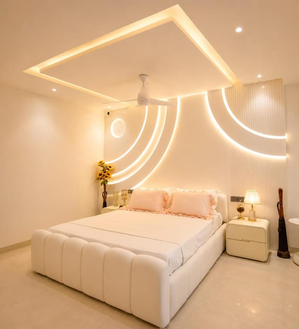The Ivory Mansion Ultra Luxury 4BR Villa with Rooftop Jacuzzi & Party lounge Villa in Gurugram