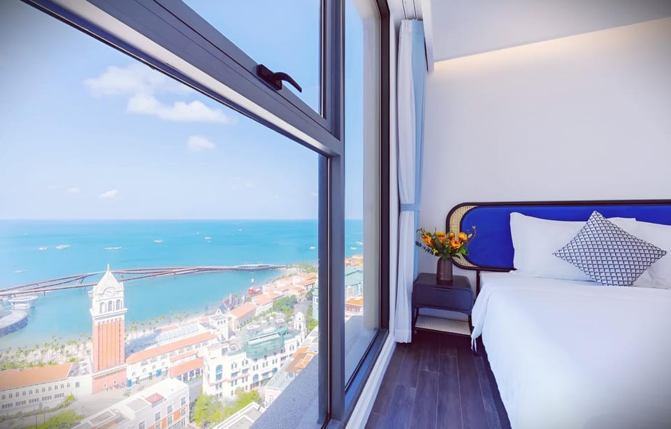 View (from property/room), Bedroom, Sea view