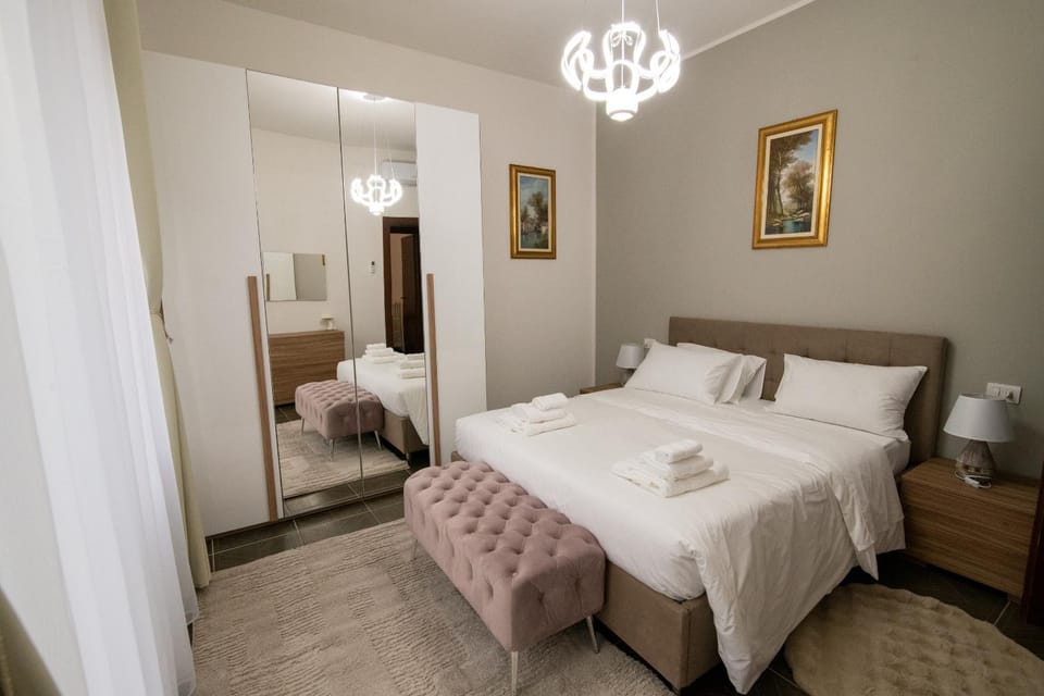 Photo of the whole room, Bedroom