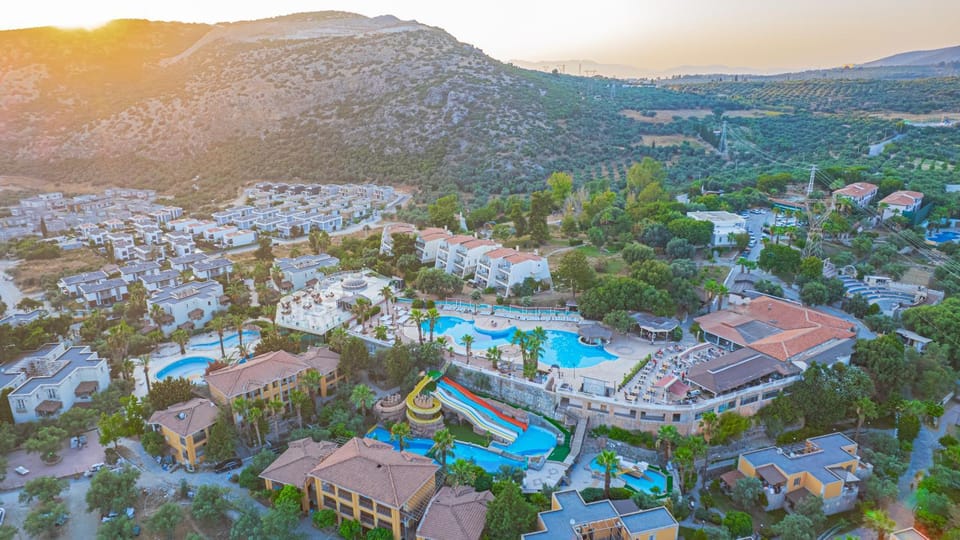 Property building, Natural landscape, Bird's eye view, Mountain view
