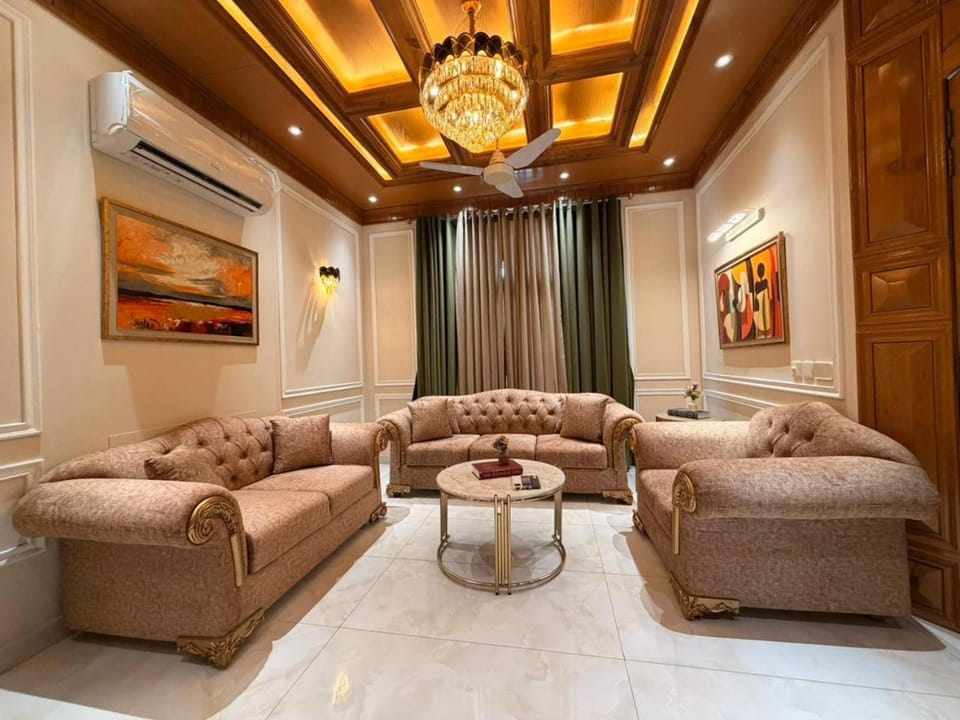 Living room, Seating area, air conditioner