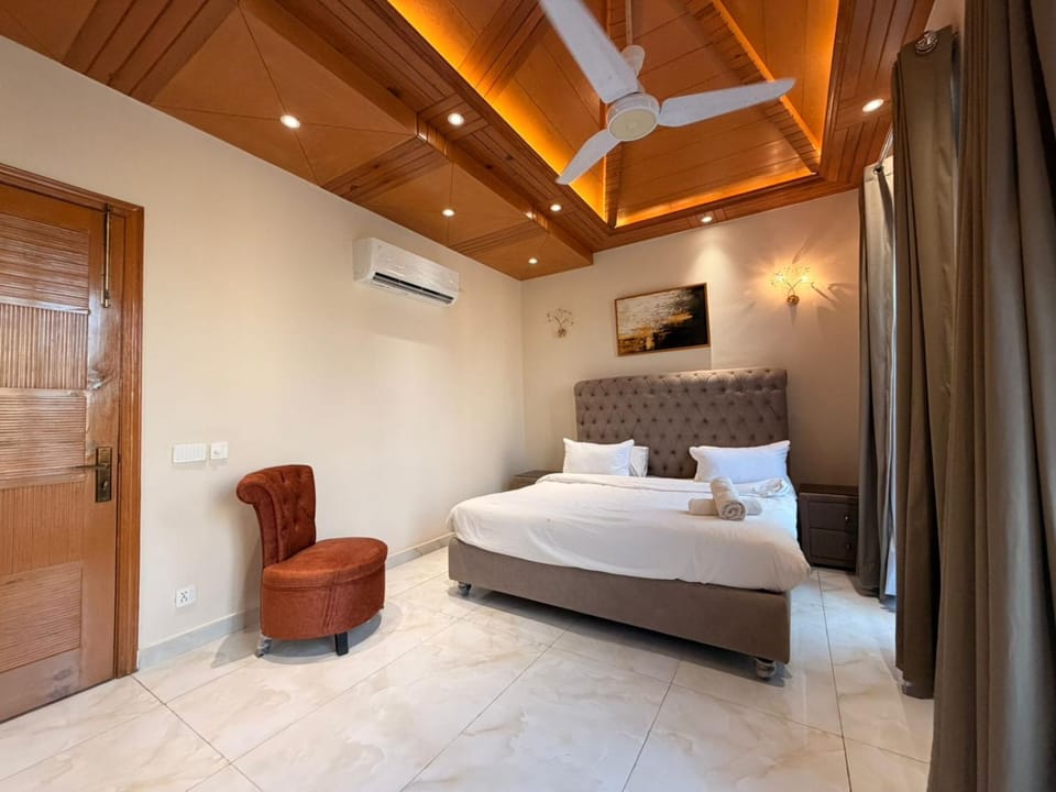 Bed, Photo of the whole room, air conditioner