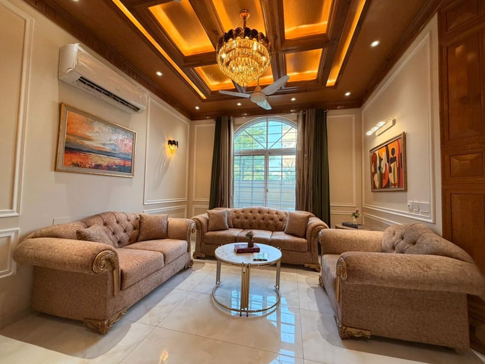Living room, Seating area, air conditioner