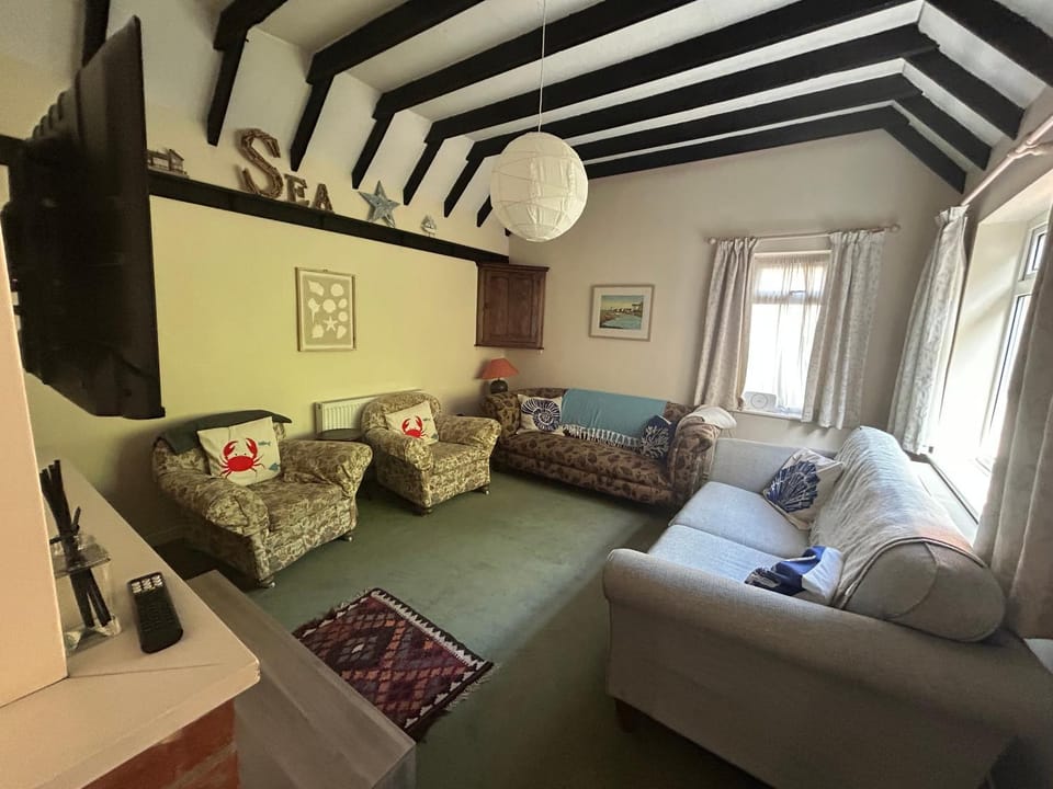 Living room, Photo of the whole room, Seating area
