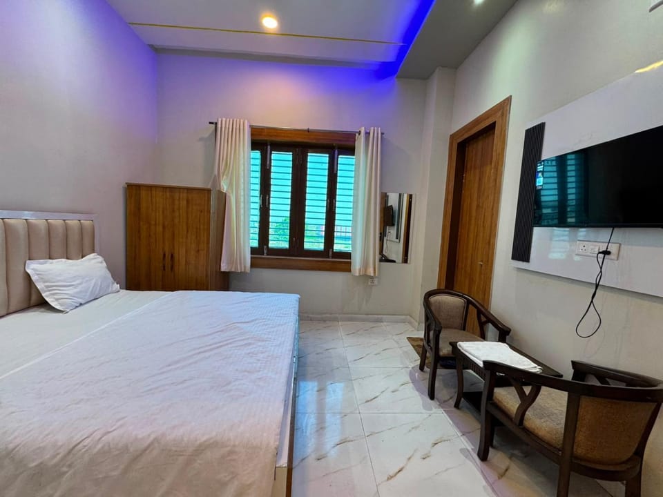 Atmosphere Hotel & Restaurant Hotel in Uttar Pradesh