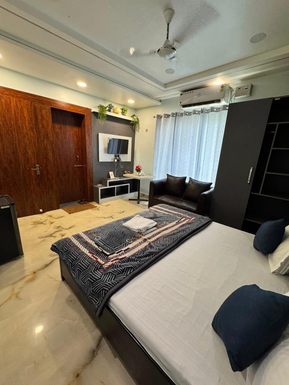 Atmosphere Hotel & Restaurant Hotel in Uttar Pradesh