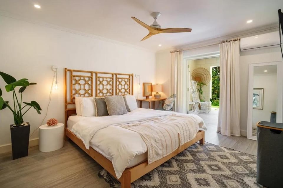 Luxury 7-Bedroom Sandy Lane Estate Villa with Pool & Beach Club Access Villa in Holetown