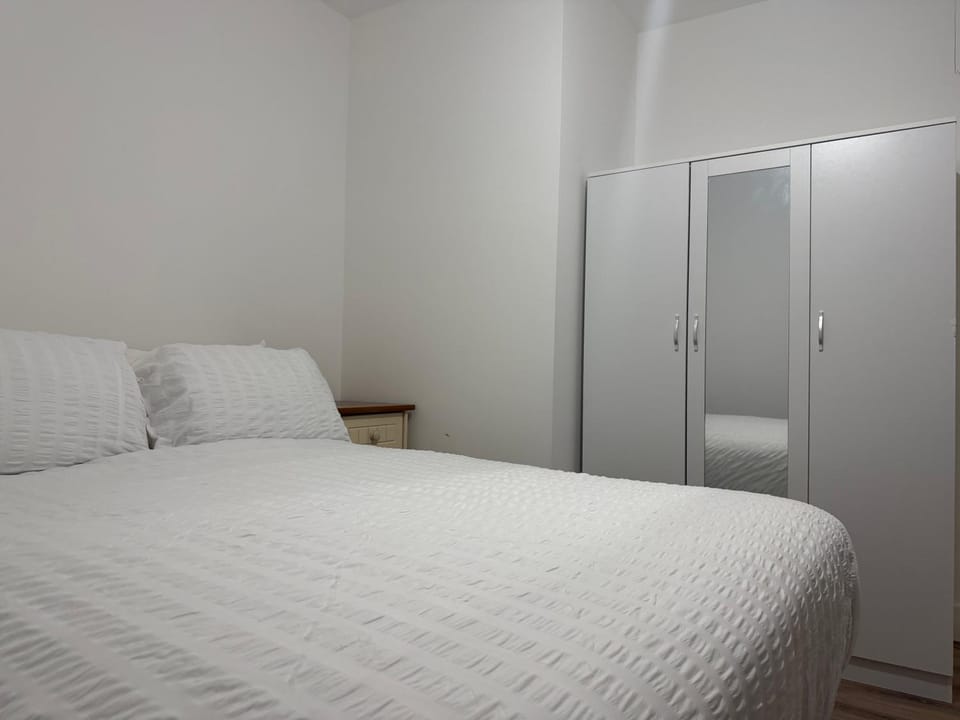 Cozy 1-BDR Apartment with Free parking, sleeps 4 Apartment in Wolverhampton