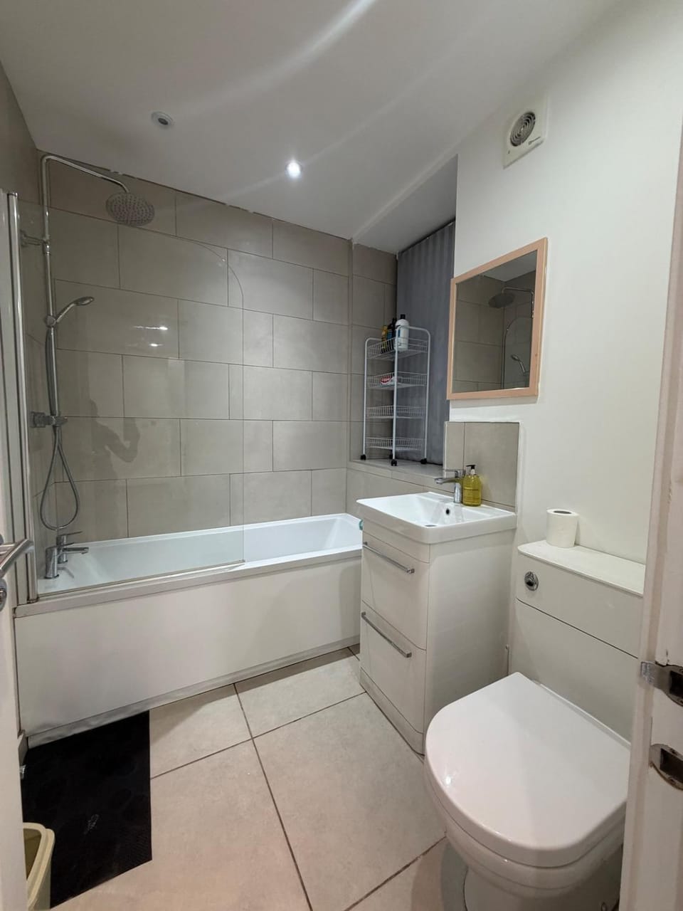 Cozy 1-BDR Apartment with Free parking, sleeps 4 Apartment in Wolverhampton
