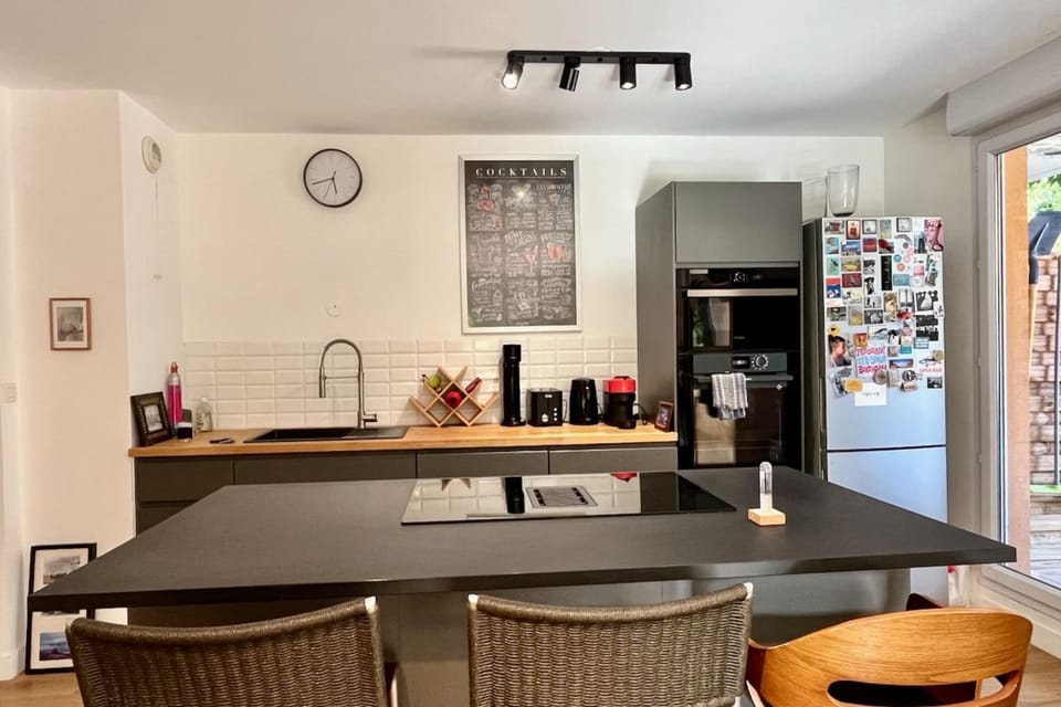 A modern apartment a terrace and a garden Apartment in Aix-en-Provence