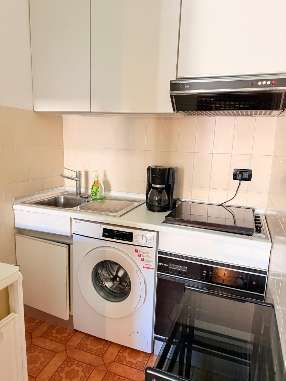 Kitchen or kitchenette, washing machine, kitchen