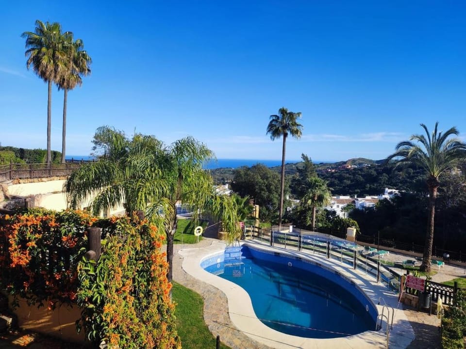 Luxurious apartment in La Mairena Apartment in Marbella