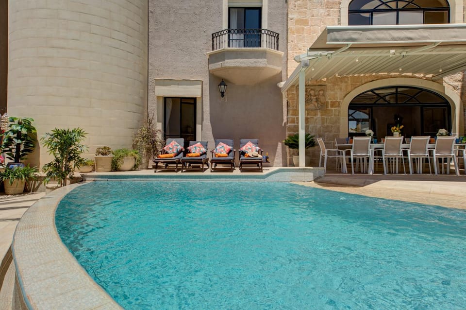 Boutique 5 BR Villa - Private Pool&Outside Dinning Villa in Malta