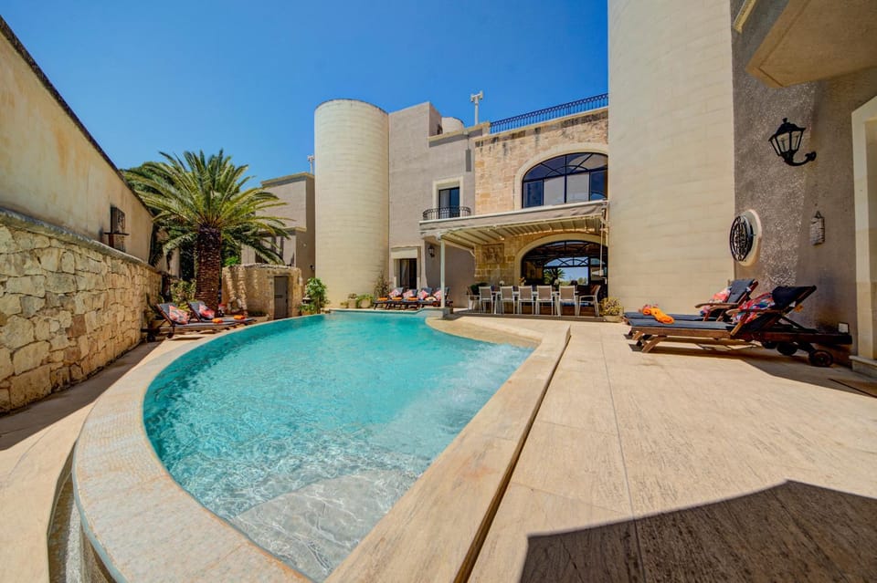 Property building, Pool view, Swimming pool, sunbed