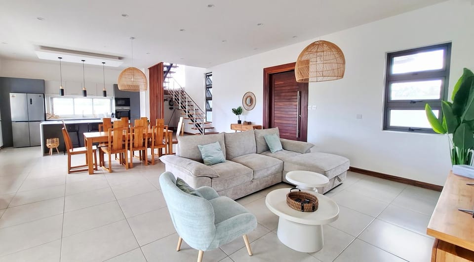 Kitchen or kitchenette, Living room, Dining area