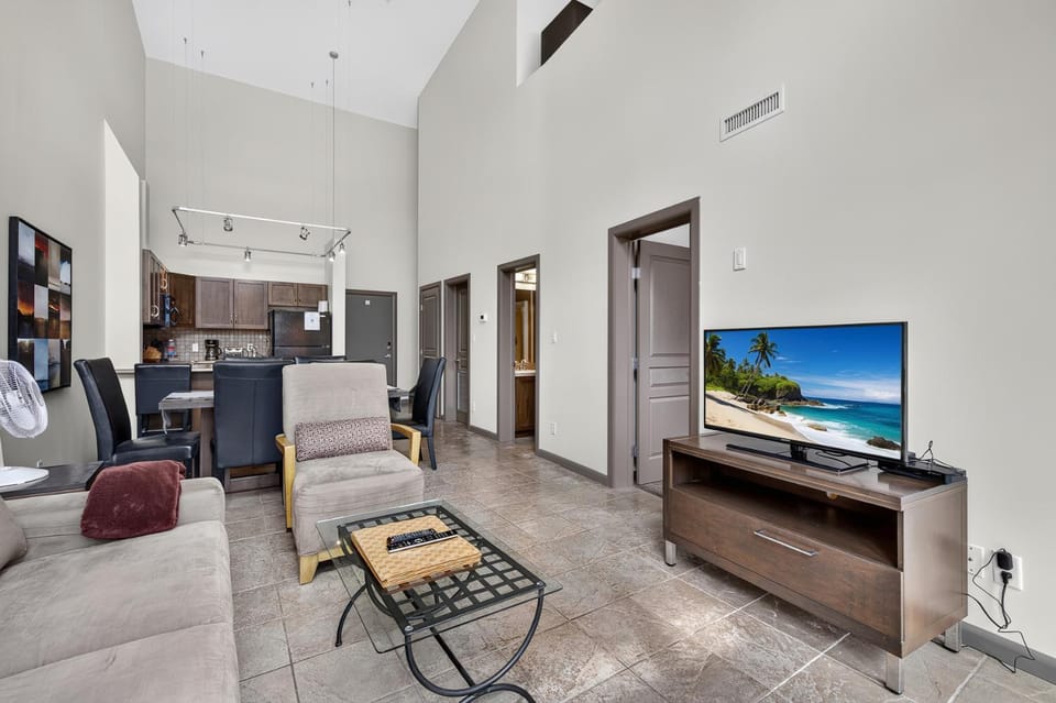 2 Bd Loft 603 at Playa w Pool and Hot Tub Apartment in Kelowna