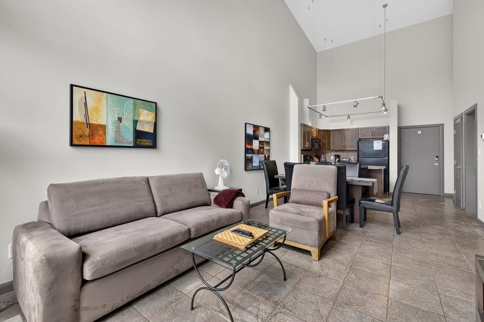 2 Bd Loft 603 at Playa w Pool and Hot Tub Apartment in Kelowna