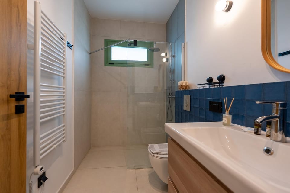 Asini deluxe suite 8, with rooftop terrace and breathtaking views Apartment in Peloponnese Region