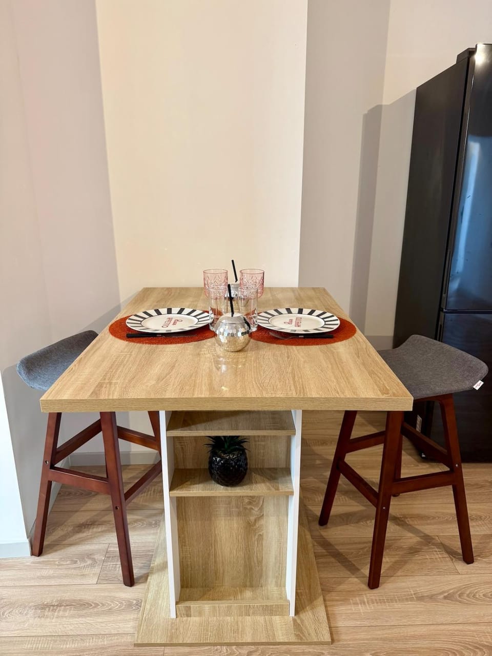 Le Color Pop - Logement très frais - Wi-Fi - Hyper-Centre Apartment in Bourges