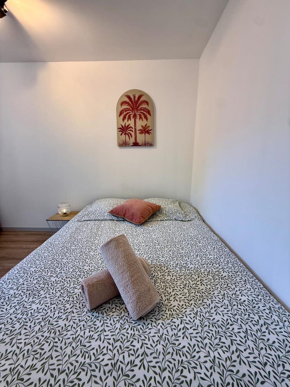 Le Color Pop - Logement très frais - Wi-Fi - Hyper-Centre Apartment in Bourges