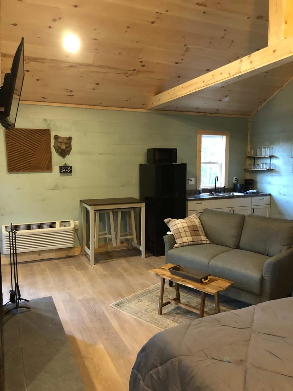 Butterfly Ridge at Avenwood Cabins Cabin in Falls Township
