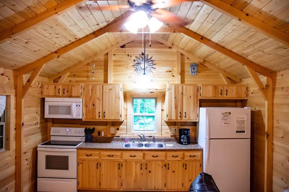 Millers Den at Avenwood Cabins Cabin in Falls Township