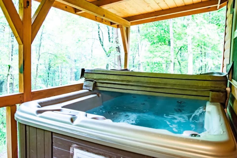 Millers Den at Avenwood Cabins Cabin in Falls Township